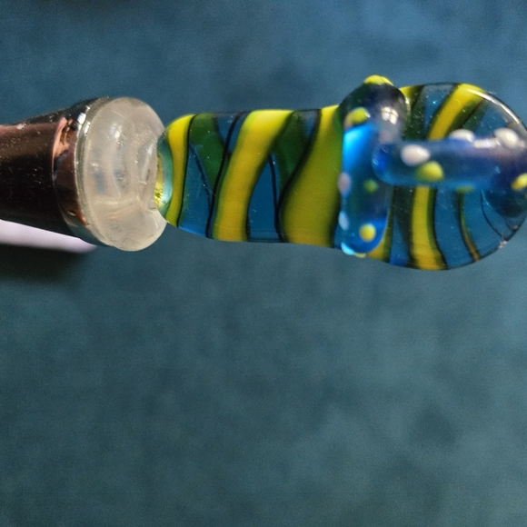 Blue & Green Flip Flop Sandal Glass Blown Metal Wine Bottle Stopper, New In Box - Picture 2 of 3